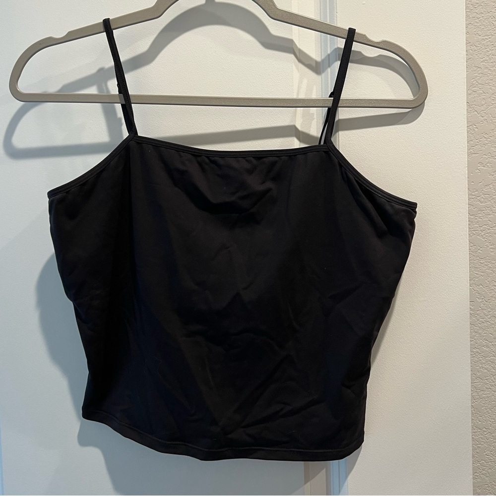 Alo Admire tank. Size L. Never worn, no tags.